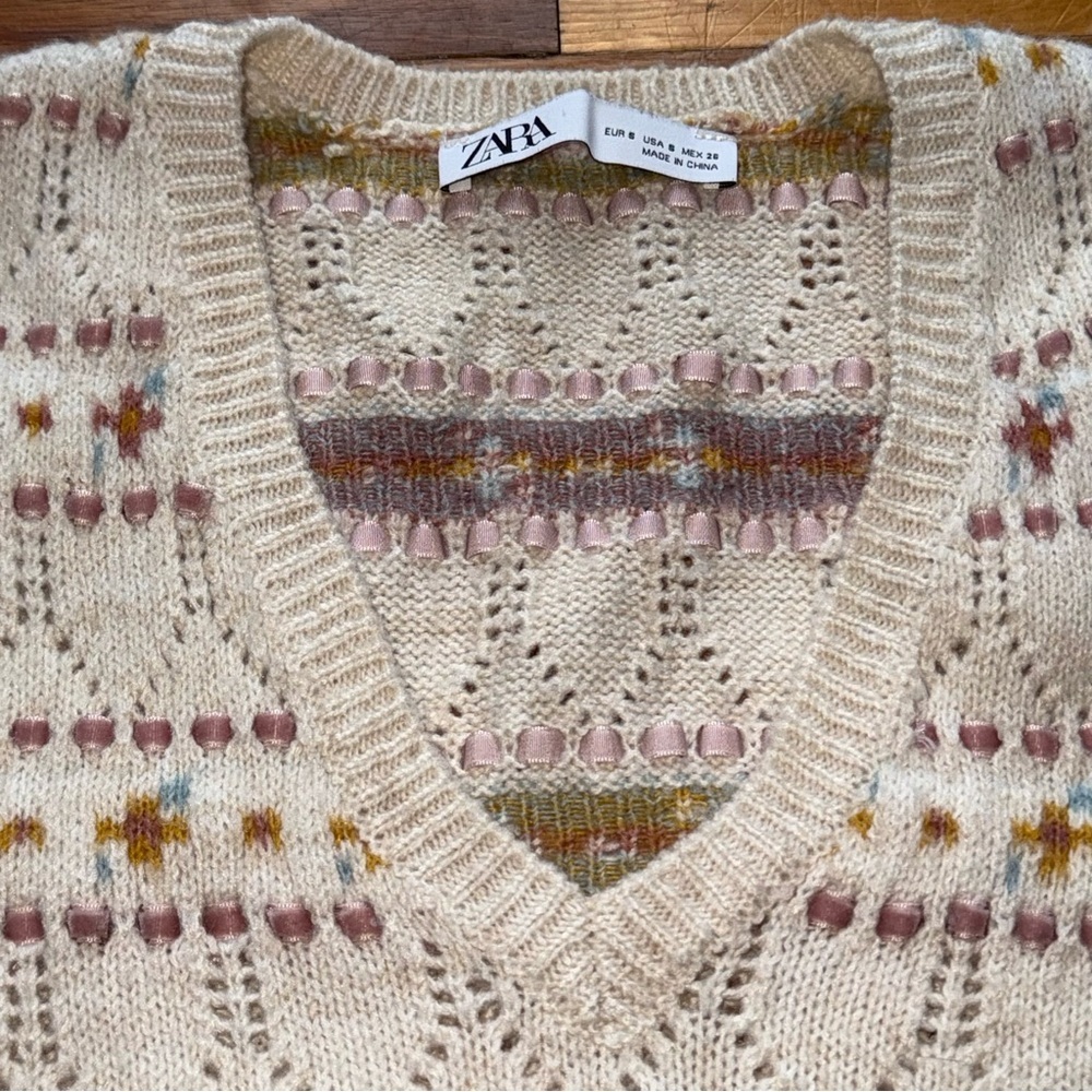ZARA Floral Pattern Knit V-Neck Sweater size Small - Picture 4 of 5